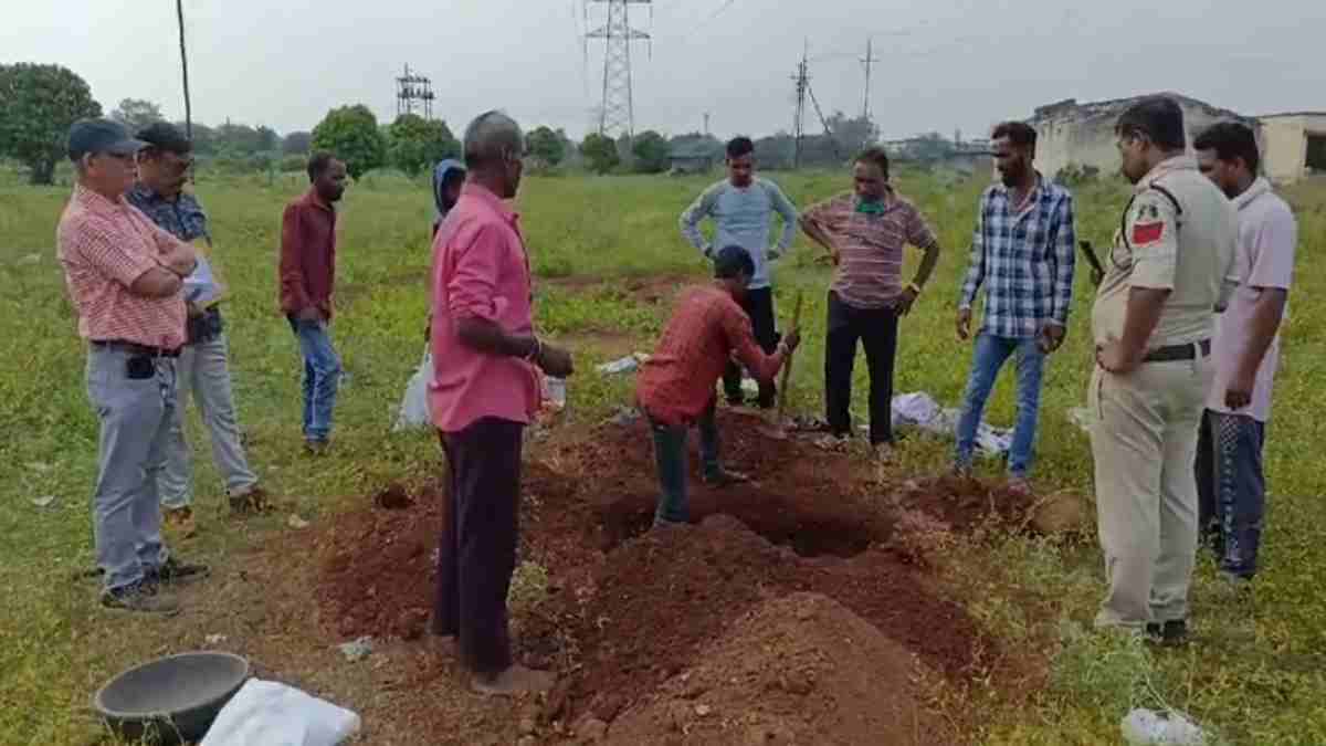 भिलाई में अस्पताल की बड़ी लापरवाही : सड़क हादसे में घायल मासूम की इलाज के दौरान मौत, बिना पीएम कराए परिजनों को सौंपा शव, पुलिस ने कब्र खोदकर बच्चे का निकाला शव
