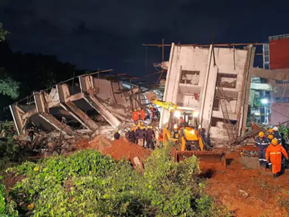 Bengaluru Building Collapse: बेंगलुरु में भारी बारिश से 7 मंजिला इमारत गिरी, 5 लोगों की मौत, डिप्टी CM बोले- प्रकृति को नहीं रोक सकते