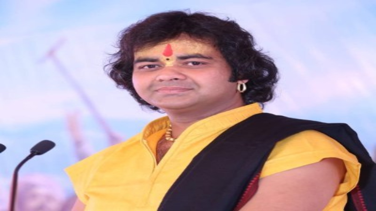 कथावाचक चिन्मयानंद बापू का बड़ा बयान, कहा- ‘ज्यादातर मूर्ख लोग ही राजनीति में आते हैं, जिन्हें धर्मशास्त्र एवं धर्म का कोई ज्ञान नहीं’