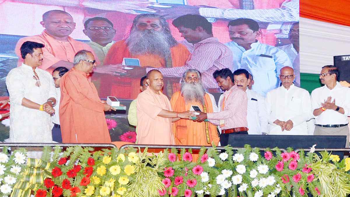 ‘समाज को बांटने वालों में रावण और दुर्योधन का DNA’, गोरखपुर में गरजे CM योगी, 185 करोड़ की 74 विकास परियोजनाओं की दी सौगात