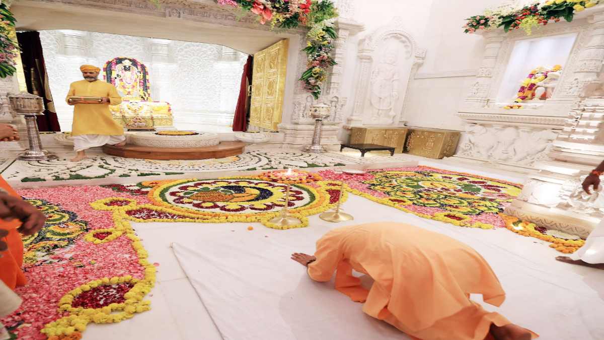 राम मंदिर पहुंचे सीएम योगी: भगवान रामलला के किए दर्शन, हनुमानगढ़ी में भी की पूजा अर्चना, दीपावली की दी बधाई