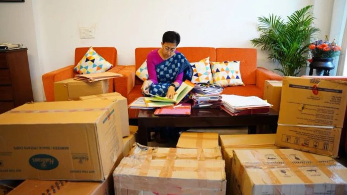 सामान पैक, कार्टन से भरा कमरा… दिल्ली में मुख्यमंत्री आवास सील, CM आतिशी घर के सोफे से चला रहीं सरकार, AAP ने शेयर किया वीडियो- Delhi CM Residence Seal