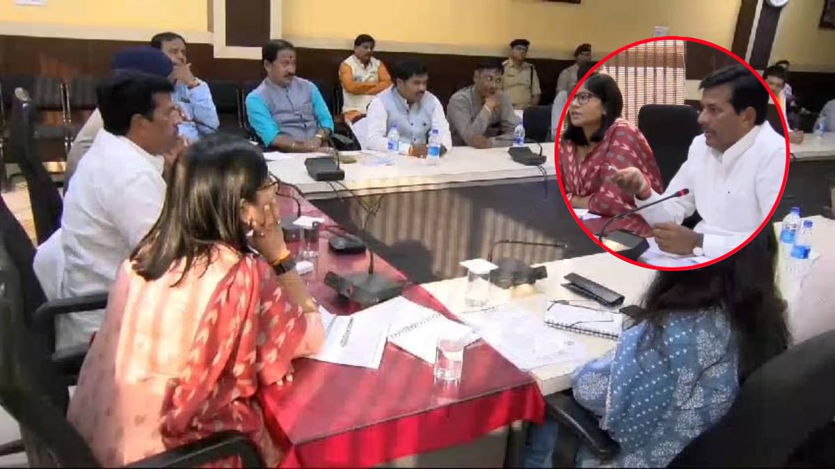 सड़क सुरक्षा समिति की बैठक: आगामी त्योहार को ध्यान में रखकर बेहतर ट्रैफिक प्लान पर फोकस, अधिकारियों को दिए ये निर्देश