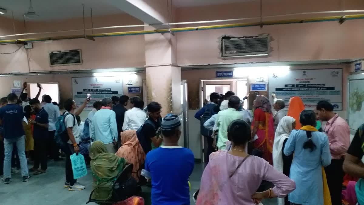 Rajasthan News: सरकारी अस्पताल के रेजिडेंट्स की हड़ताल, वरिष्ठ चिकित्सकों ने की रजिस्ट्रेशन निलंबन की मांग