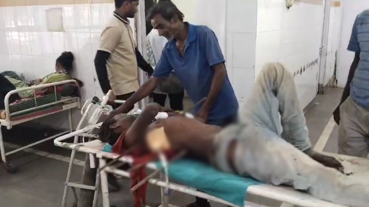 रेलवे स्टेशन पर बड़ा हादसा: ऊंचाई से गिरने से मजदूर के पेट और सीने में घुसा सरिया, शरीर के हुआ आर-पार
