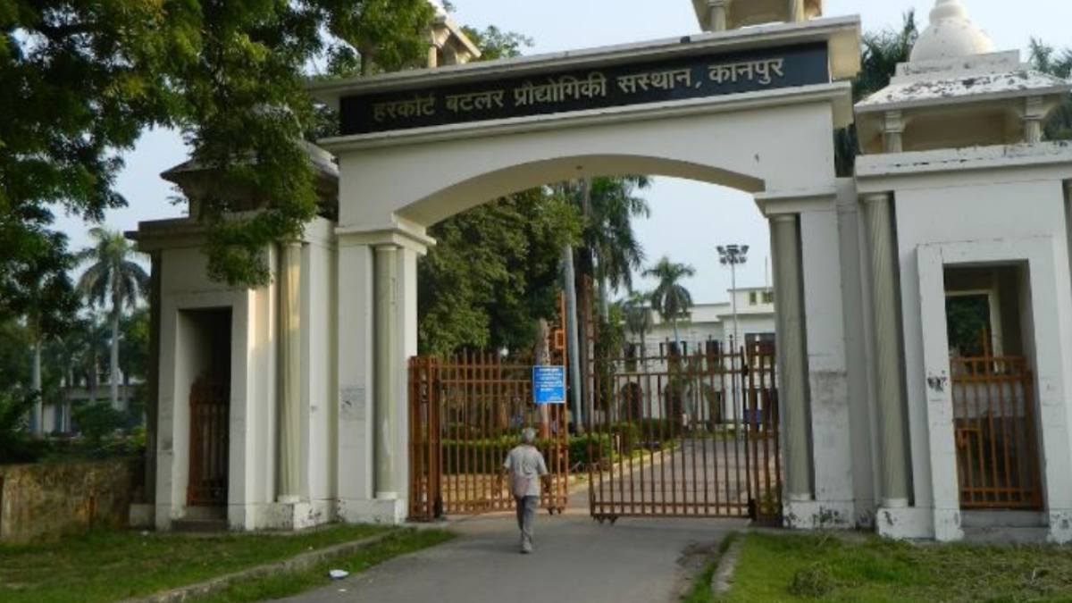 UP में रैगिंग: सीनियर्स ने जूनियर छात्रों की जमकर की पिटाई, कपड़े उतारकर इस काम का बनाया दबाव
