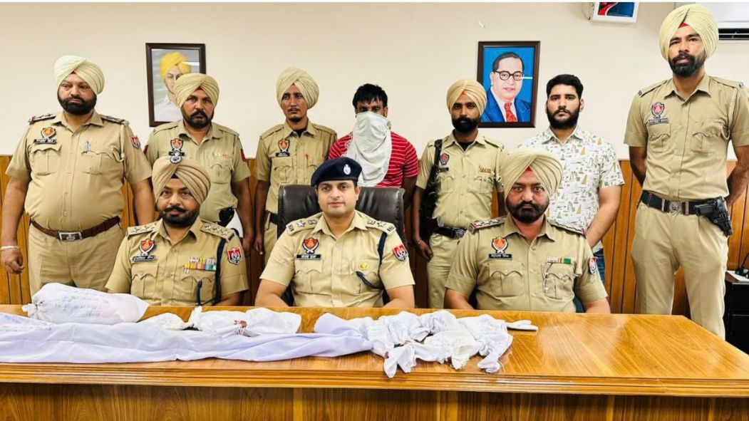 तरनतारन : आतंकवादी लखबीर सिंह लंडा के गुर्गा गिरफ्तार,  राइफल-पिस्तौल और कारतूस भी  बरामद