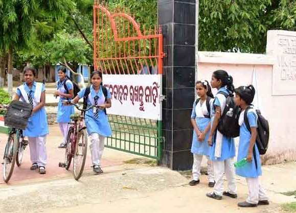 चक्रवात दाना : ओडिशा के 14 जिलों में 3 दिन तक बंद रहेंगे सभी शैक्षणिक संस्थान