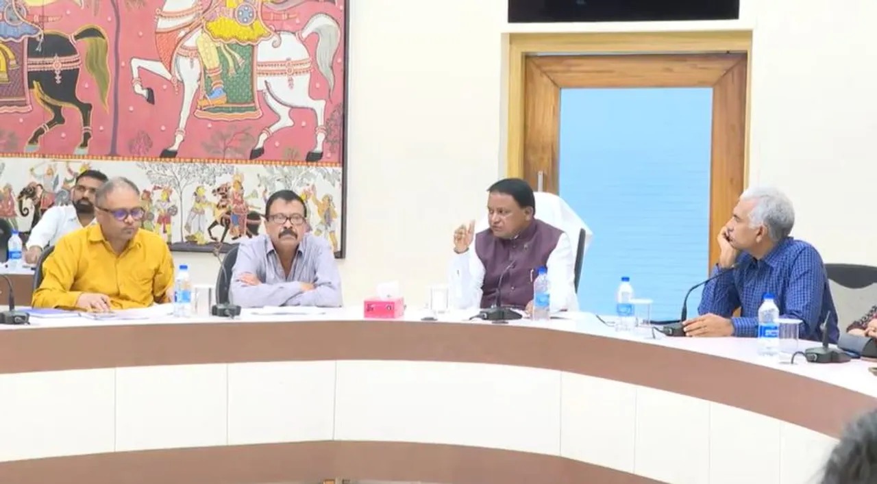 प्रधानमंत्री मोदी ने की चक्रवात दाना पर चर्चा, ओडिशा की मदद के लिए केंद्र तैयार : सीएम मोहन माझी