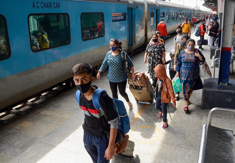 जालंधर : त्योहारी सीजन में 16 ट्रेन हुई रद्द, यात्री परेशान