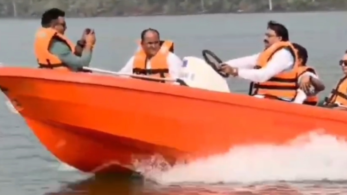 मंत्री धर्मेंद्र लोधी का दिखा अलग अंदाज, पर्यटन को बढ़ावा देने खुद की बोटिंग, वाटर एक्टिविटी का उठाया लुफ्त