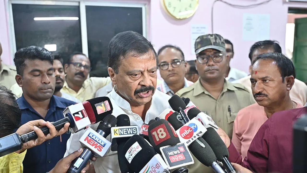 ओडिशा में चक्रवात दाना से पहले 500 अस्थायी आश्रय स्थल तैयार : मंत्री सुरेश पुजारी