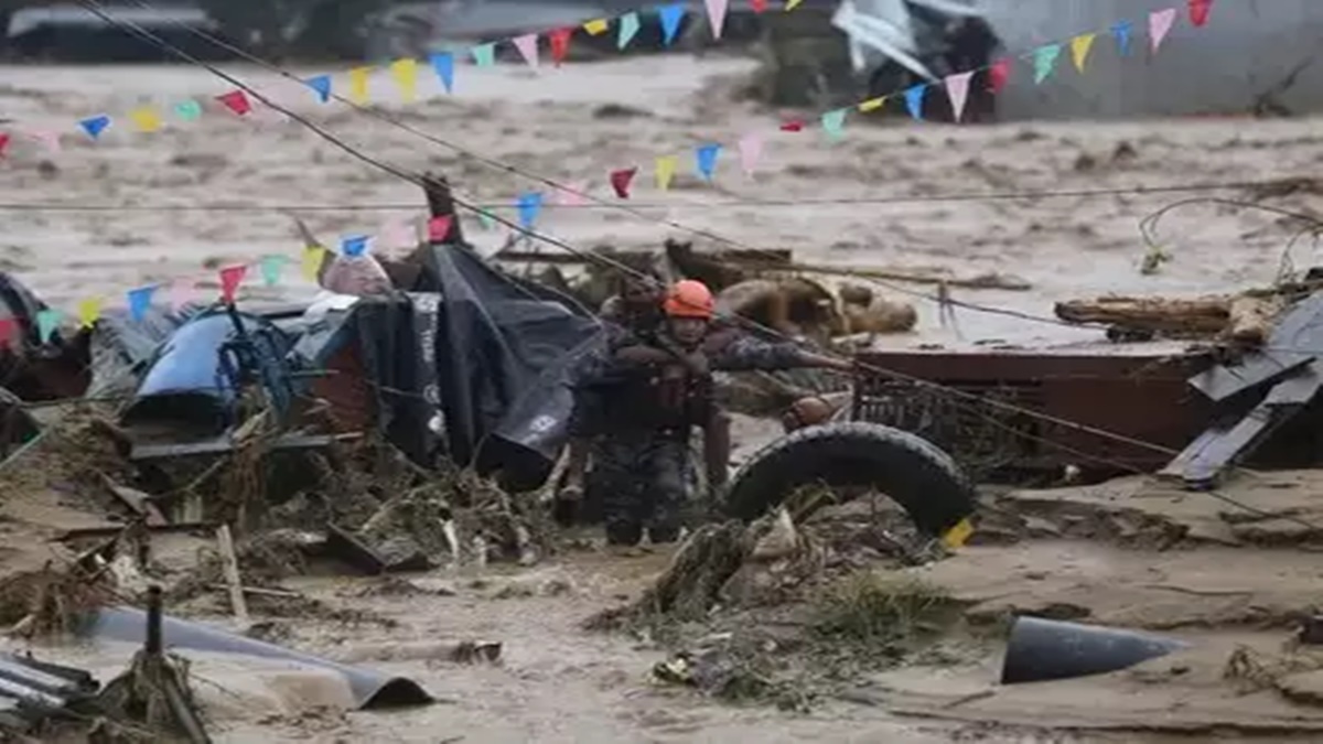 Nepal Floods And Landslides: नेपाल में आई बाढ़ और भूस्खलन में फंसे MP के 17 लोग, वीडियो जारी कर प्रशासन से लगाई गुहार, अब तक 200 की मौत