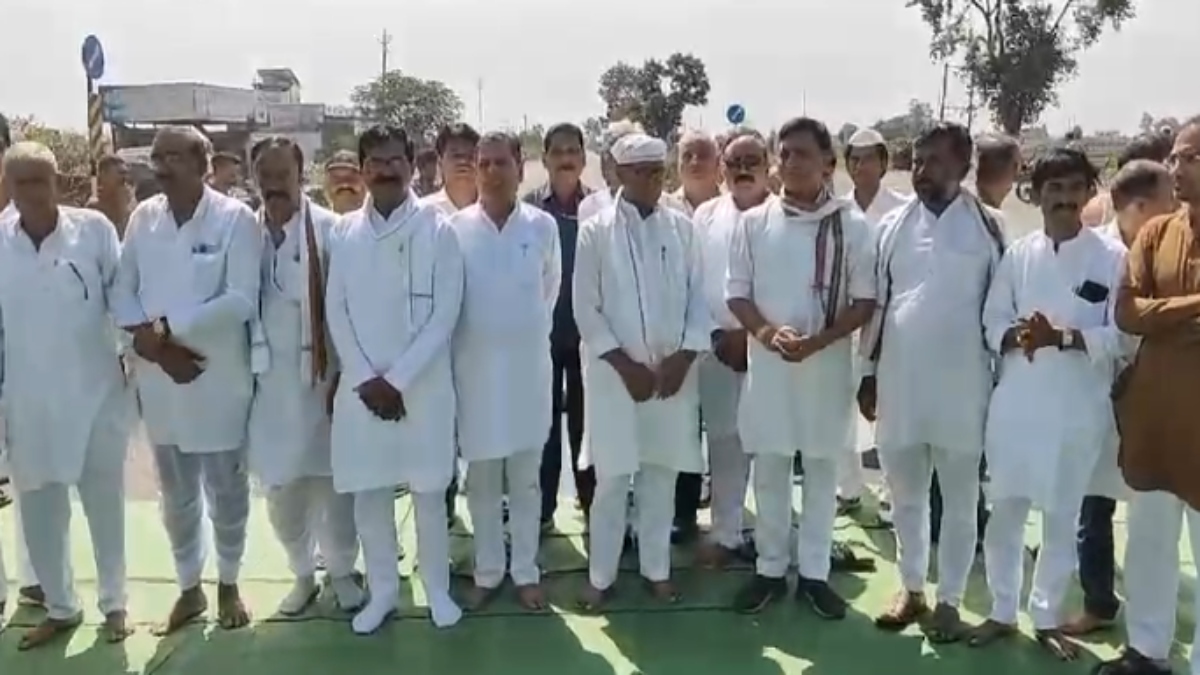 पूर्व CM दिग्विजय समेत 79 कांग्रेस नेताओं पर FIR, सड़क जाम कर प्रदर्शन करने पर पुलिस ने की कार्रवाई 