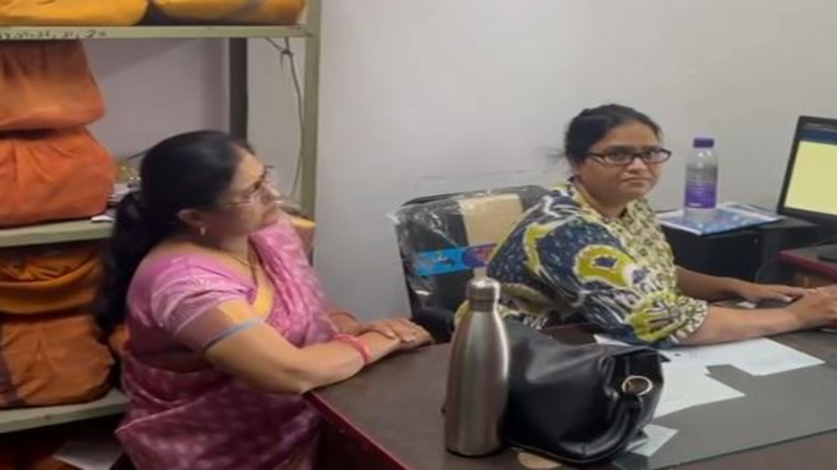 GST विभाग की दो महिला अधिकारी रिश्वत लेते गिरफ्तार, लोकायुक्त की टीम ने रंगे हाथों दबोचा