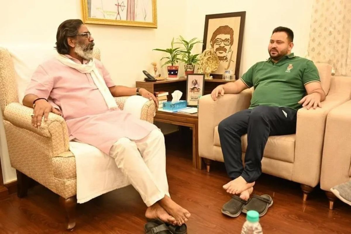 इंडिया अलायंस में ‘बड़ा छेद’! झारखंड में कम सीटें मिलने पर तेजस्वी यादव नाराज, आज नहीं बनी बात तो गठबंधन से हो सकते हैं बाहर, बिहार चुनाव में भी दिखेगा असर
