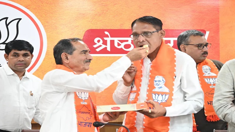 Rajasthan Politics: उपचुनाव से पहले डूंगरपुर के पूर्व विधायक देवेंद्र कटारा भाजपा में शामिल, मदन राठौड़ ने किया स्वागत