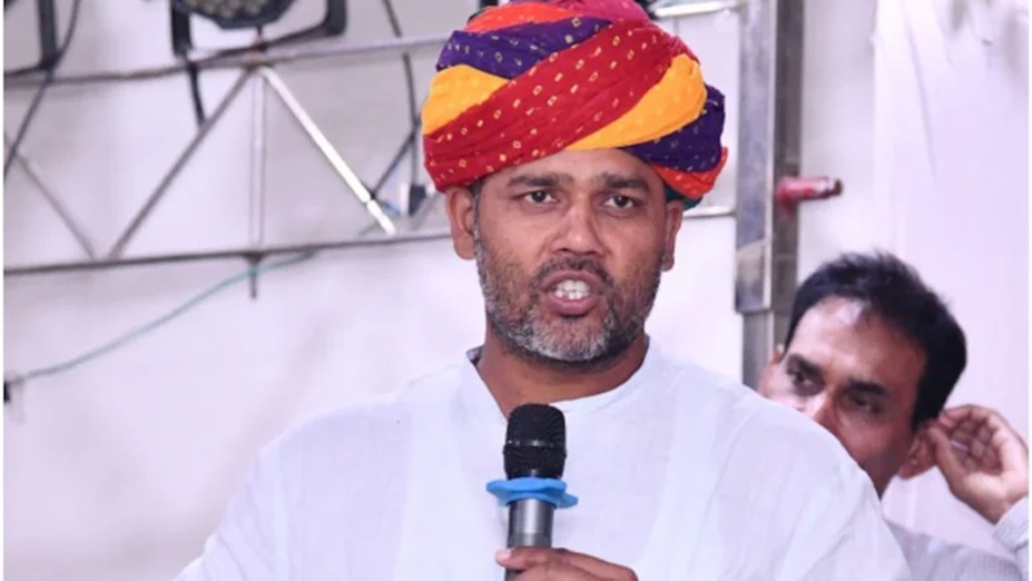 Rajasthan Politics: अशोक चांदना की अधिकारियों को चेतावनी, बोले- सत्ता में आए तो खून के आंसू रुलाऊंगा