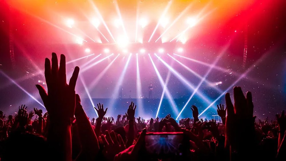 Rave Party: रेव पार्टी में पकड़े गए 21 लड़के और 14 लड़कियां, फॉर्म हाउस पर सजी थी शराब, शबाब और ड्रग्स की महफिल, इस दिग्गज नेता का रिश्तेदार था आर्गनाइजर