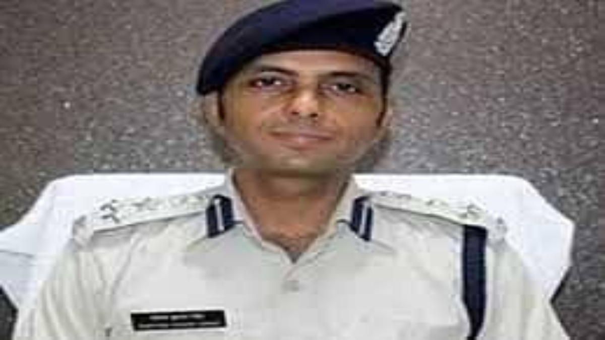 इंदौर के नए पुलिस कमिश्नर संतोष सिंह ने लिया चार्ज: कहा- अपराधियों पर अंकुश लगाना पहली प्राथमिकता