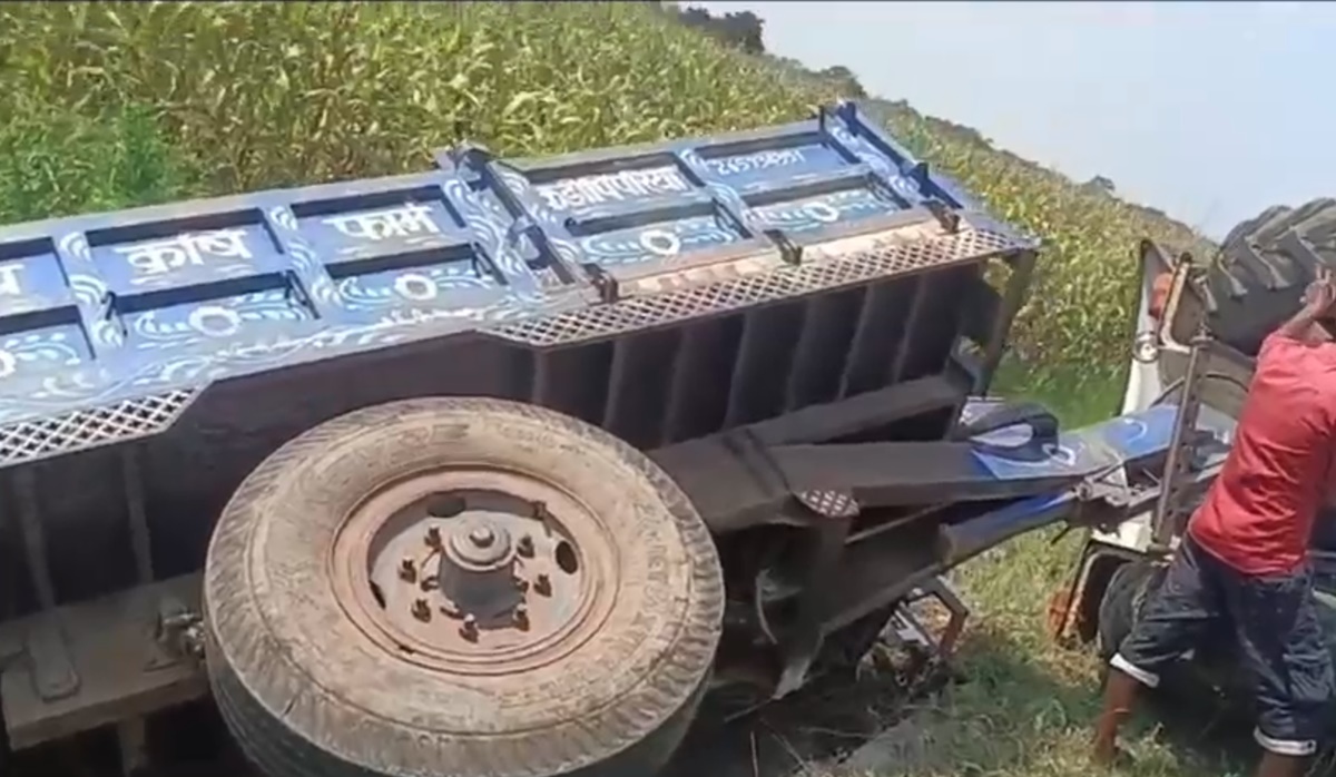 Road Accident: मजदूरों से भरी ट्रैक्टर ट्राली पलटी, 17 महिलाएं घायल, मक्का तोड़ने जा रही थीं सभी