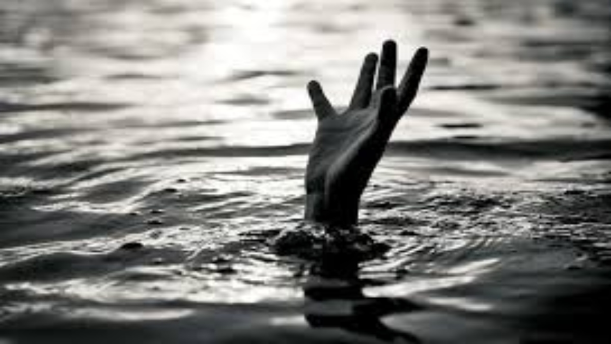 तालाब में डूबने से तीन बच्चों की मौत: एक बच्चे को बचाने दो बच्चियों ने भी लगाई छलांग, नहीं बच सकी जान