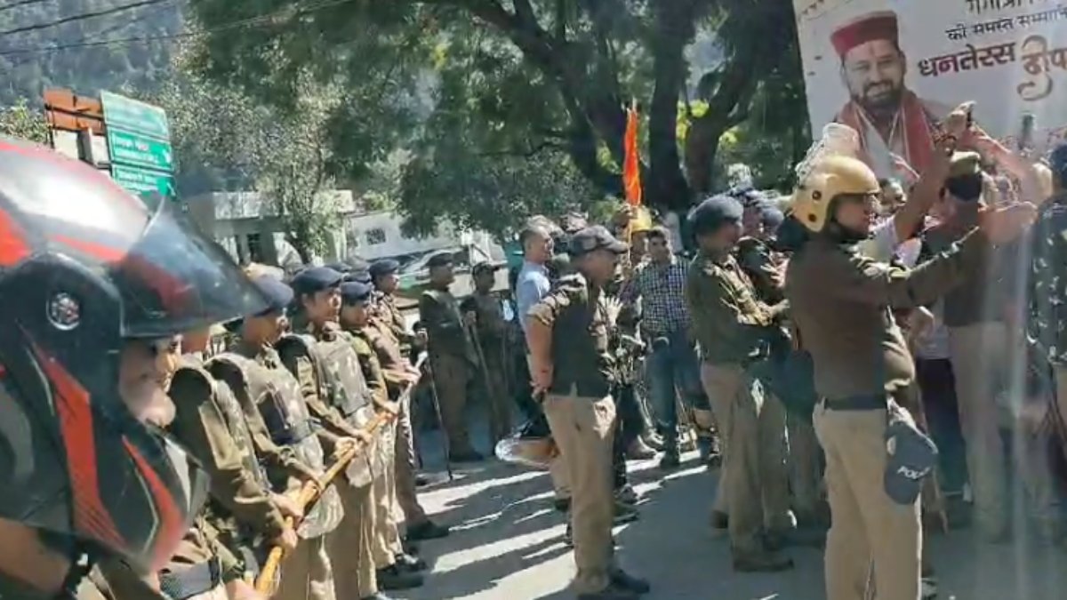 Uttarkashi Masjid Controversy: मस्जिद को लेकर विवाद, पथराव और लाठीचार्ज, क्षेत्र में धारा 163 लागू