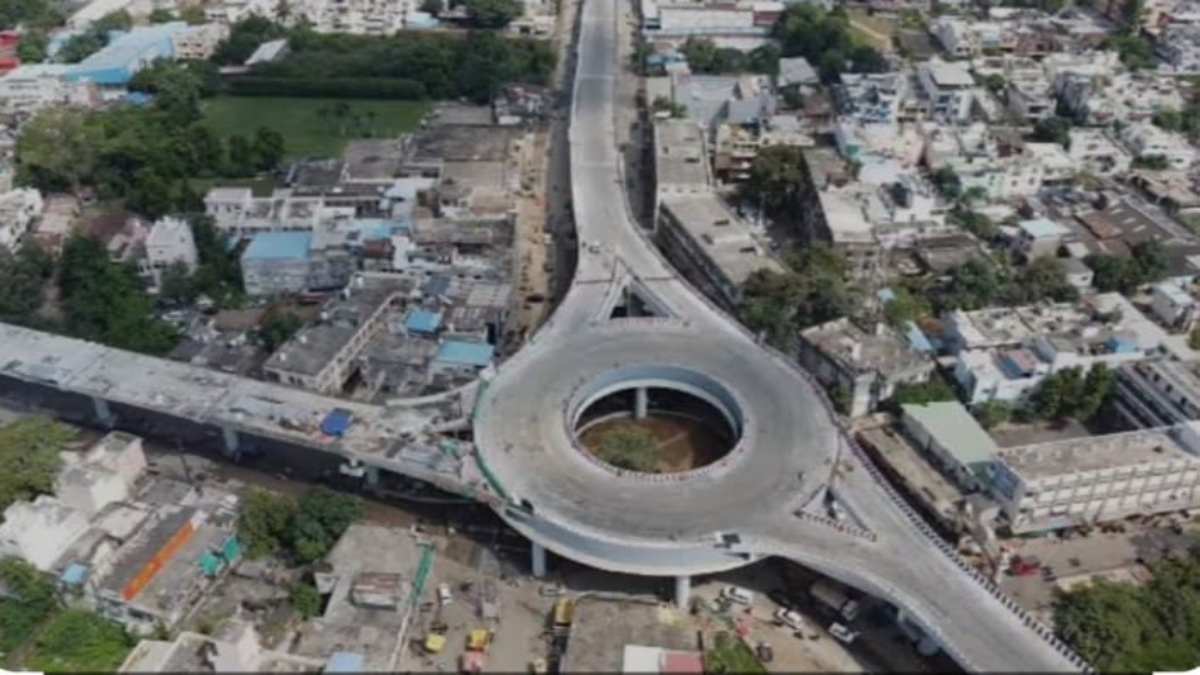 खराब सड़क को लेकर कांग्रेस पार्षद दल ने सौंपा ज्ञापन, कहा- 2 दिन के अंदर सारी चीज दुरुस्त कर ली जानी चाहिए, नहीं तो..