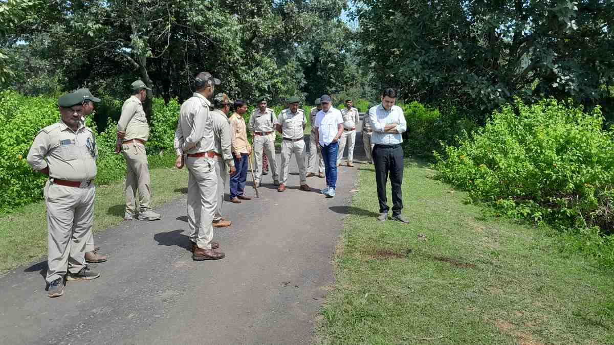 हत्या या हादसा: जंगल में मिला मजदूर का शव, जांच में जुटी पुलिस