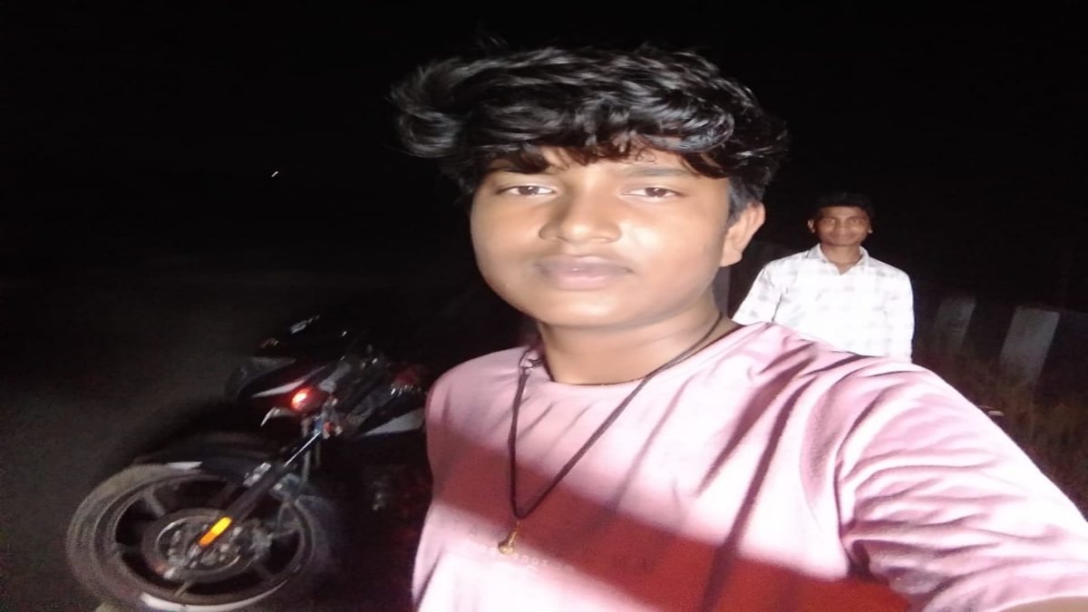 चाकूबाजी में स्टूडेंट्स की गई जानः 8 वीं के छात्र ने 9 वीं के छात्र को चाकू से उतारा मौत के घाट, आरोपी किशोर को दबोच कर किया पुलिस के हवाले