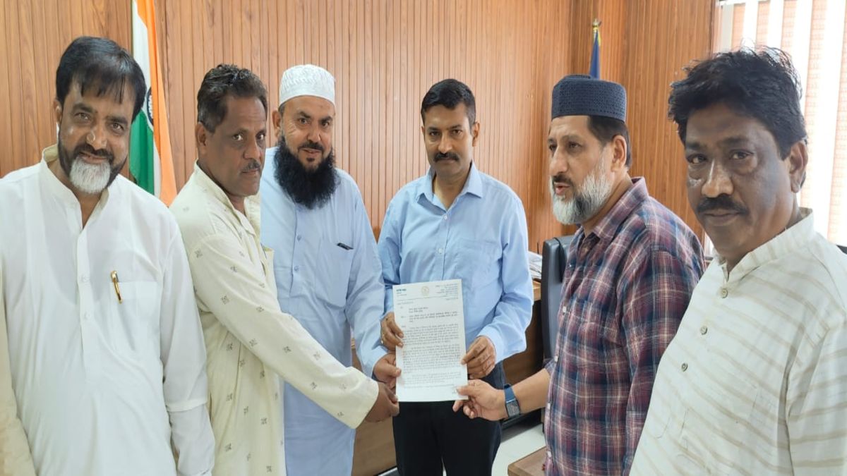 महंत यति नरसिंहानंद के विवादित बयान: कांग्रेस विधायक आरिफ ने पुलिस कमिश्नर को सौंपा ज्ञापन