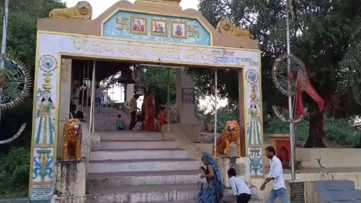 शारदीय नवरात्रि : MP के इस मंदिर में दिन में 3 बार बदलती हैं मां अपना रूप, भक्तों की हर मनोकामनाएं होती है पूर्ण