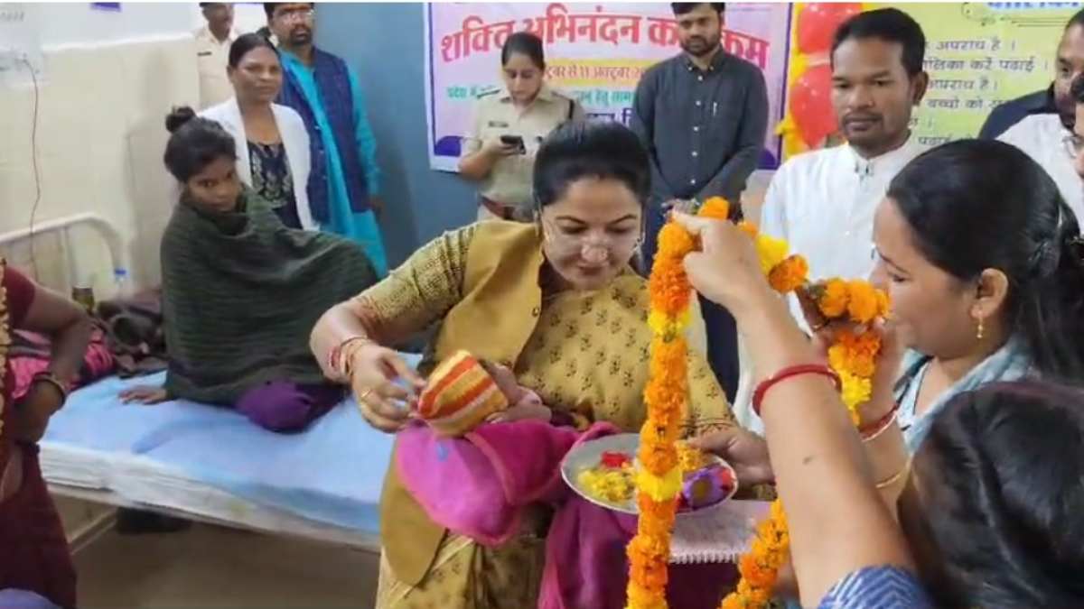 प्रभारी मंत्री का धुआंधार दौरा: डिंडोरी में दो दिवसीय दौरे पर पहुंची प्रतिमा बागरी, निर्माण कार्य देख जताई नाराजगी