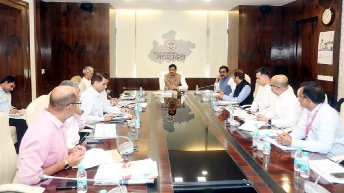 खराब सड़कों को लेकर बड़ी करवाईः CM की सख्ती के बाद 9 ठेकेदार ब्लैकलिस्ट, 21 अधिकारियों और 173 ठेकेदारों को नोटिस, एक करोड़ 36 लाख का जुर्माना भी