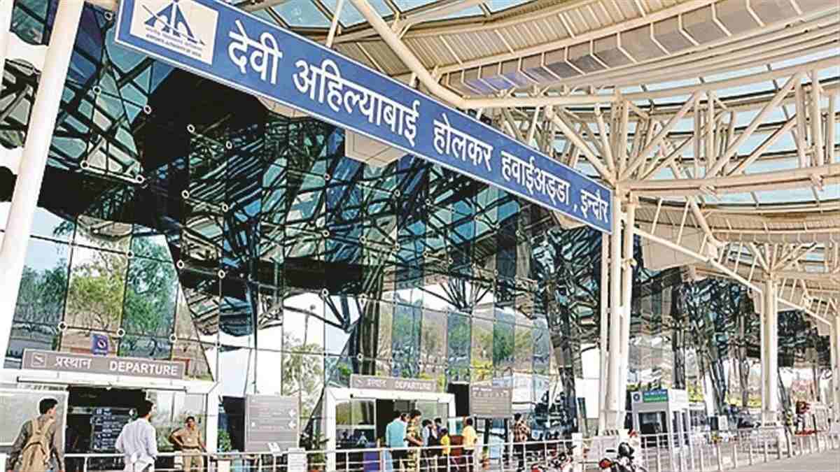 बड़ी खबरः इंदौर एयरपोर्ट को मिली बम से उड़ाने की धमकी, सिक्योरिटी कमांडेंट के ऑफिशियल मेल पर भेजा मैसेज