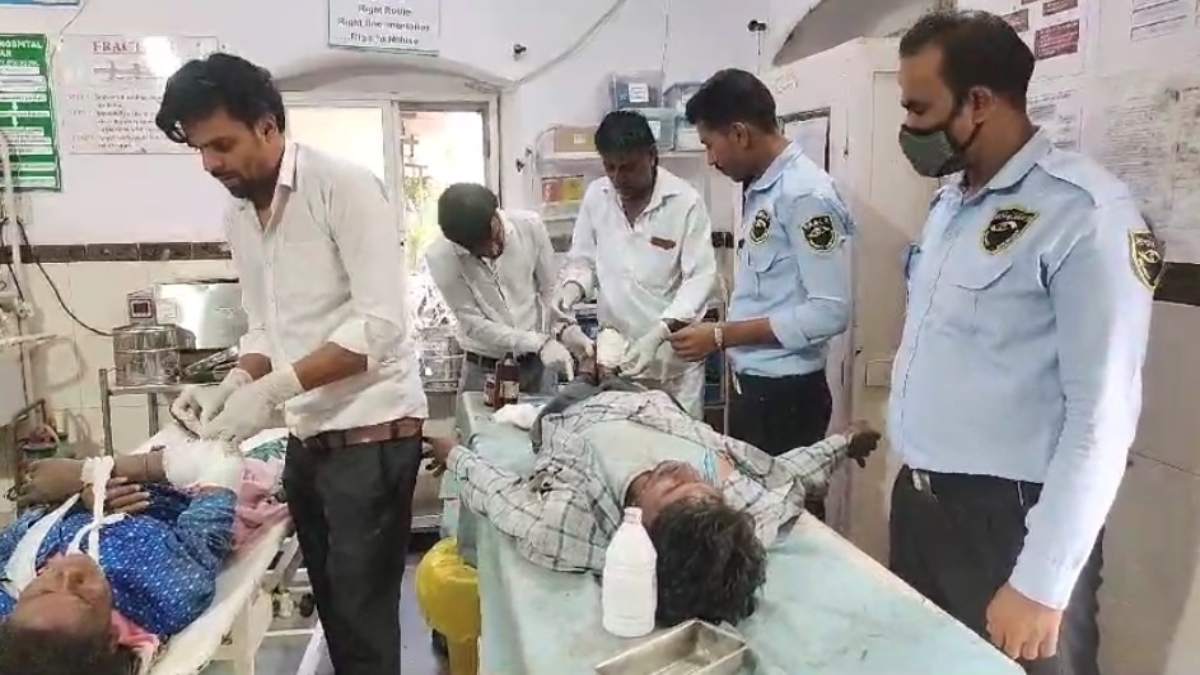 मजदूरों से भरी पिकअप पलटी: 10 से अधिक घायल, सोयाबीन की फसल काटने जा रहे थे सभी