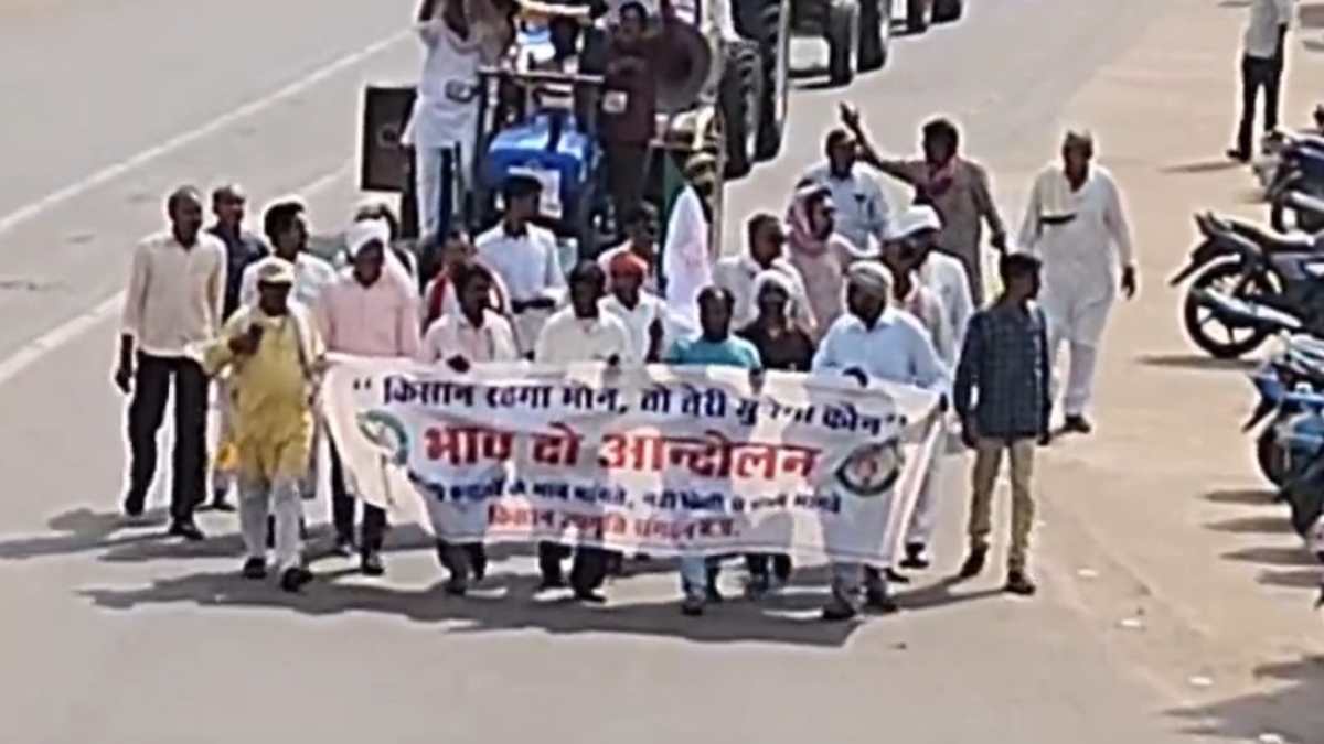 MP में किसानों का प्रदर्शन, 125 ट्रैक्टरों की रैली निकालकर पहुंचे कलेक्ट्रेट, जानिए क्या थी वजह
