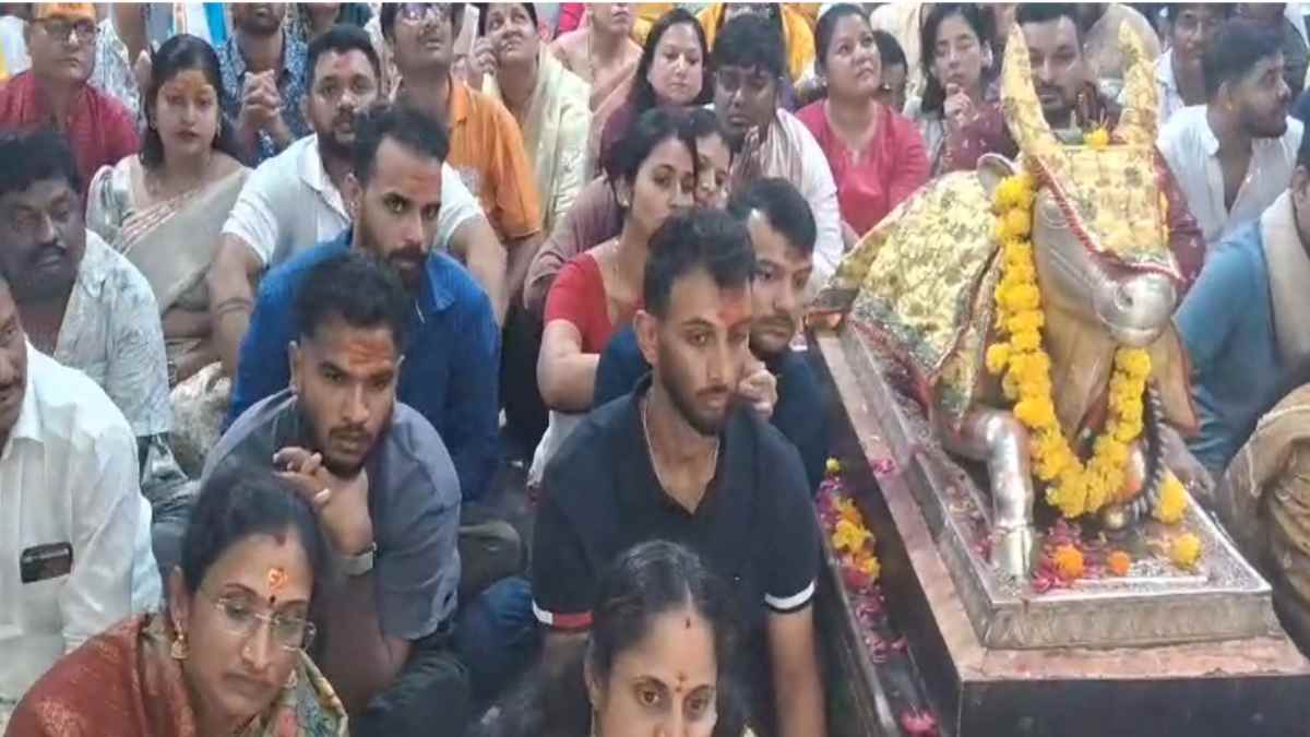 महाकाल के दर पहुंचे भारतीय क्रिकेटर: मयंक अग्रवाल, प्रसिद्ध कृष्णा और विशाल विजयकुमार भस्म आरती में शामिल हुए, देखें Video