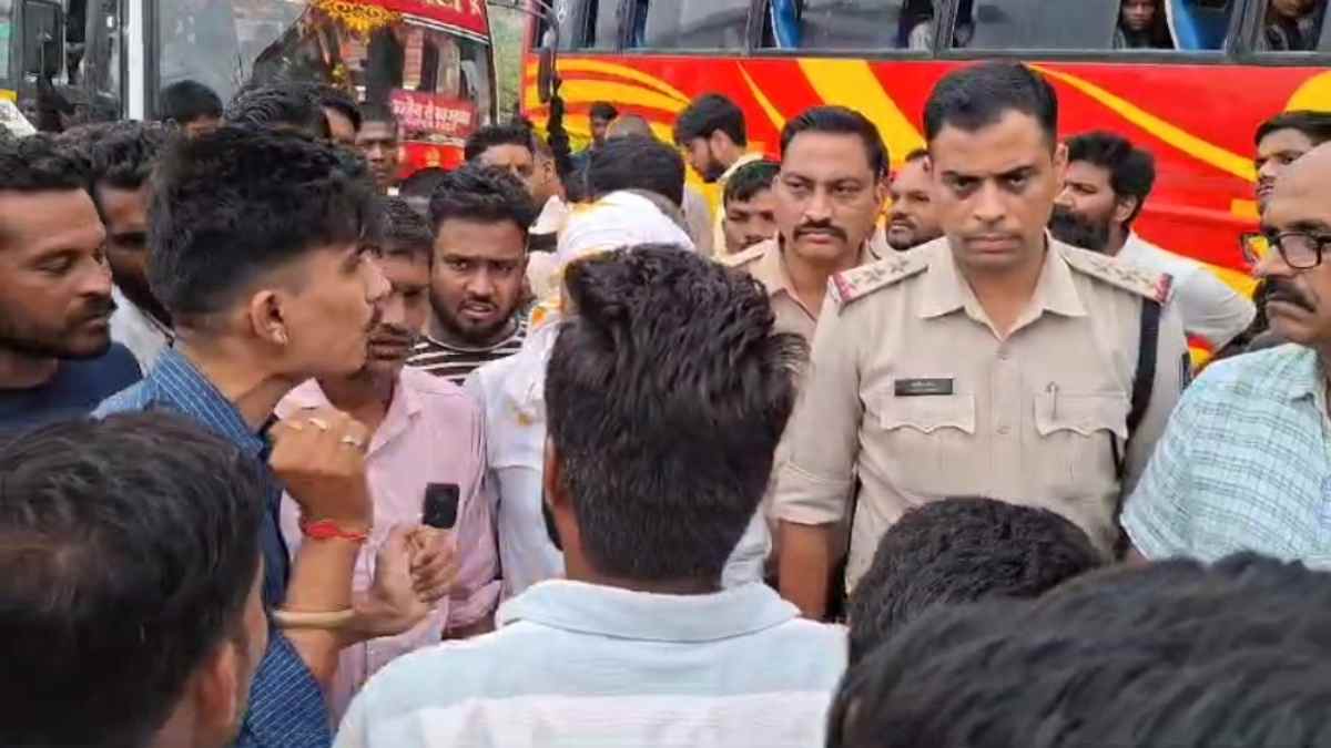 किसानों का चक्काजाम प्रदर्शन: मंडी में मक्का के कम दाम मिलने से हुए नाराज, SDM समेत पुलिस बल मौजूद