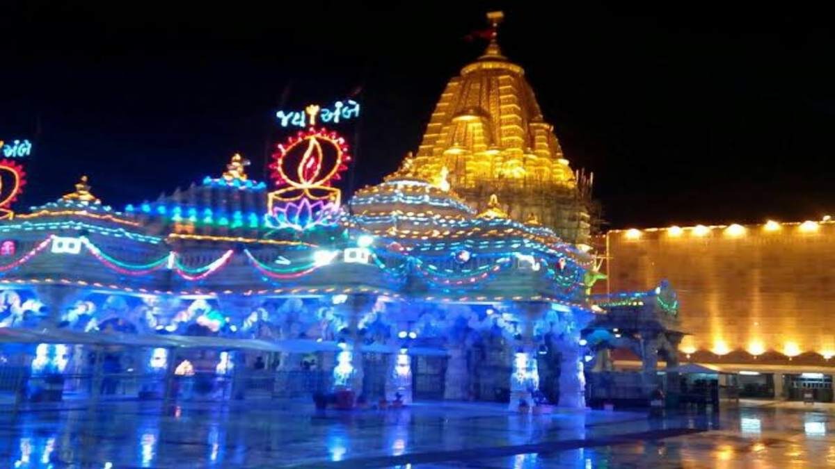 Navratri Special: 52 शक्तिपीठों में से एक इस मंदिर में मां की मूर्ति नहीं है, आंखों पर पट्टी बांधकर पूजा की जाती है…