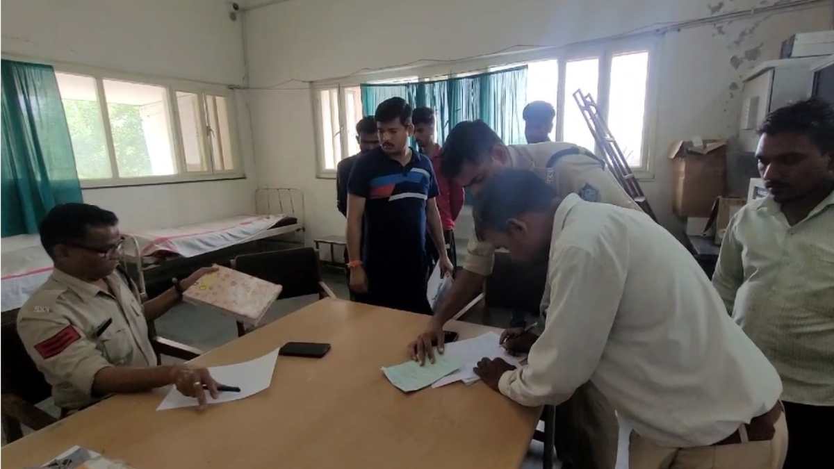 दर्दनाक सड़क हादसाः सड़क किनारे बैठे युवक को तेज रफ्तार वाहन ने रौंदा, मौके पर ही मौत