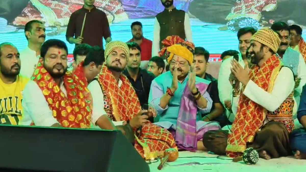 मंत्री कैलाश ने सुरों से की माता की आराधना: इंडियन आइडल फेम हेमंत बृजवासी ने भी बांधा समां, देखें वीडियो