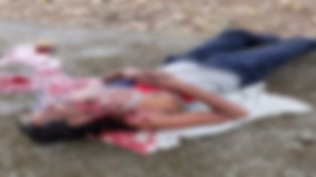 नदी किनारे युवक की हत्याः सिर, नाक और मुंह पर धारदार हथियार से हमला कर उतारा मौत के घाट