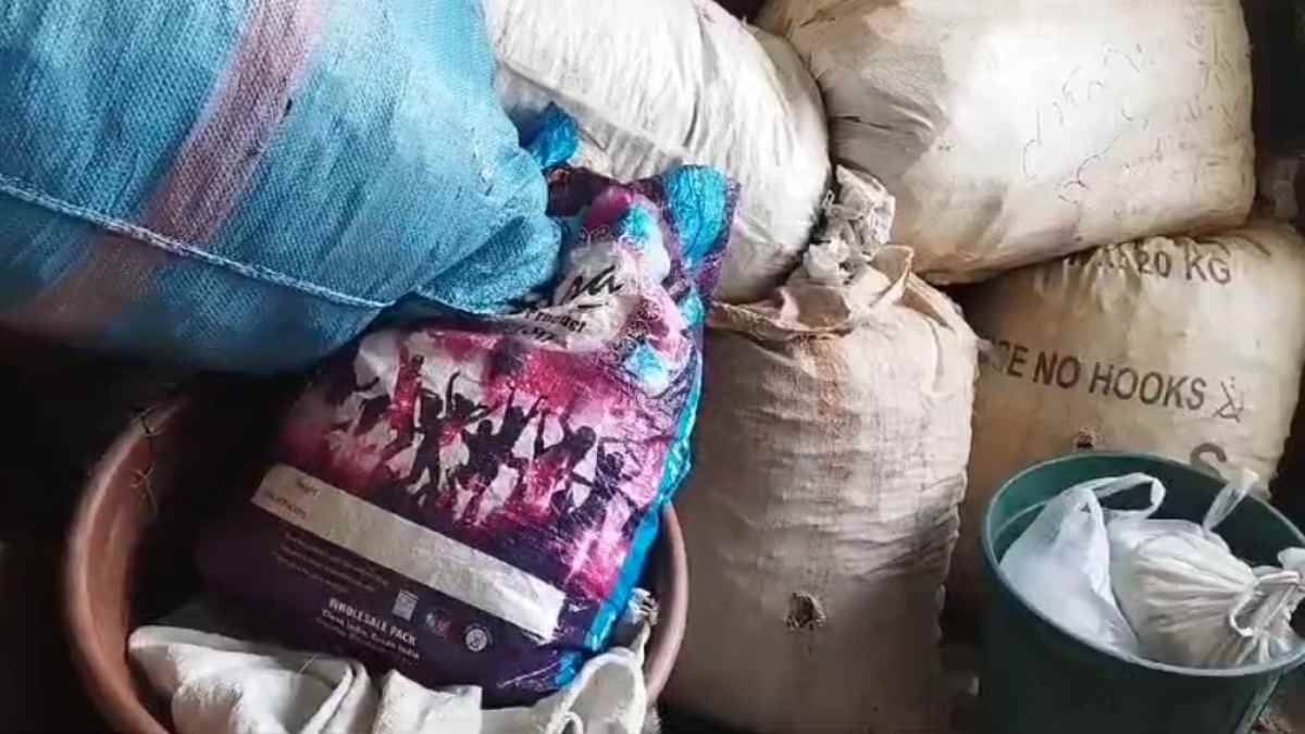 बीहड़ में बारूद की फैक्ट्री! दिवाली से पहले पुलिस का बड़ा एक्शन, 2 आरोपी गिरफ्तार, लाखों का माल बरामद