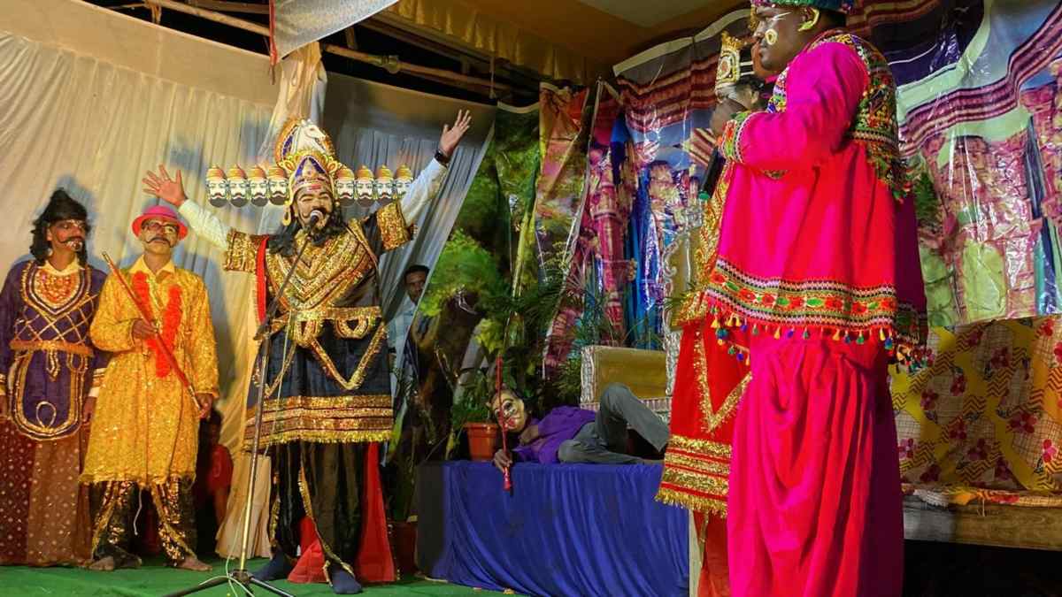 रामलीला में कांग्रेस विधायक बने रावण, लंकापति की सशक्त अदाकारी से दर्शकों का ध्यान किया आकर्षित