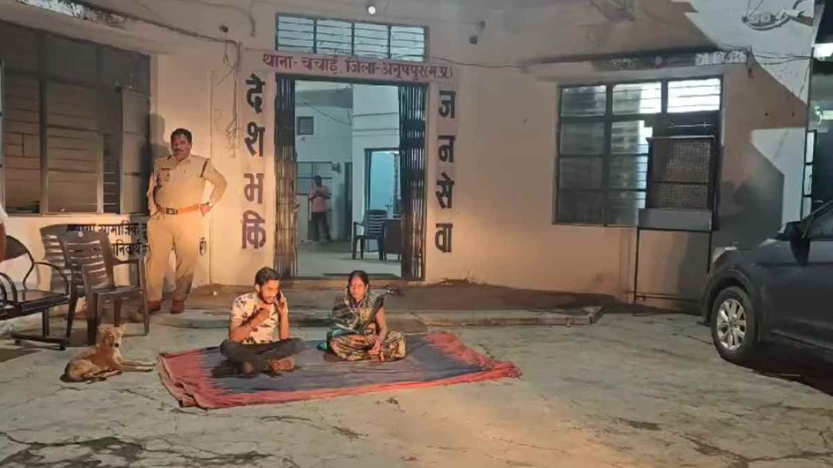 ‘मैं हूं अभिमन्यु’ अभियान का बुरा हाल: भाजपा महिला पार्षद थाने के सामने धरने पर बैठी, मंत्री के हस्तक्षेप के बाद हुई कार्रवाई, जानिए क्या है मामला