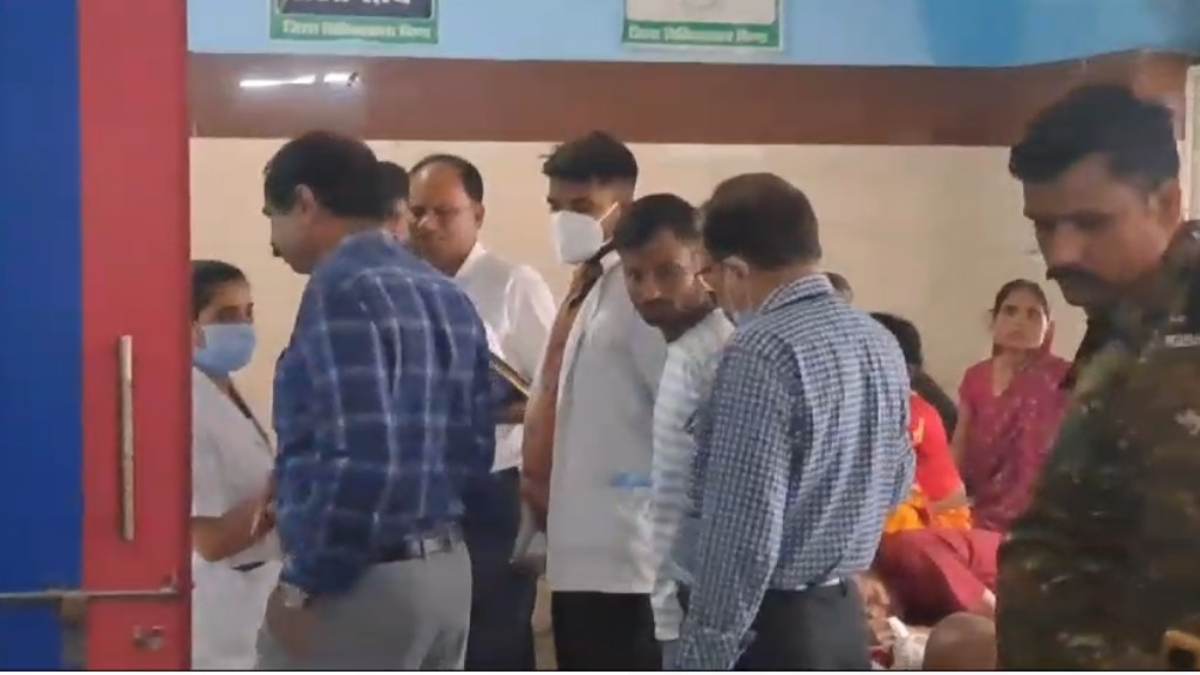 भंडारा खाते ही बिगड़ी तबीयत: 20 लोग पहुंच गए अस्पताल, मरीजों से मिलने पहुंचे कलेक्टर