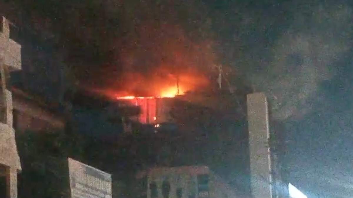 Fire Broke Out In Satna Store: राजघराना स्टोर में लगी भीषण आग, लाखों का सामान जलकर खाक