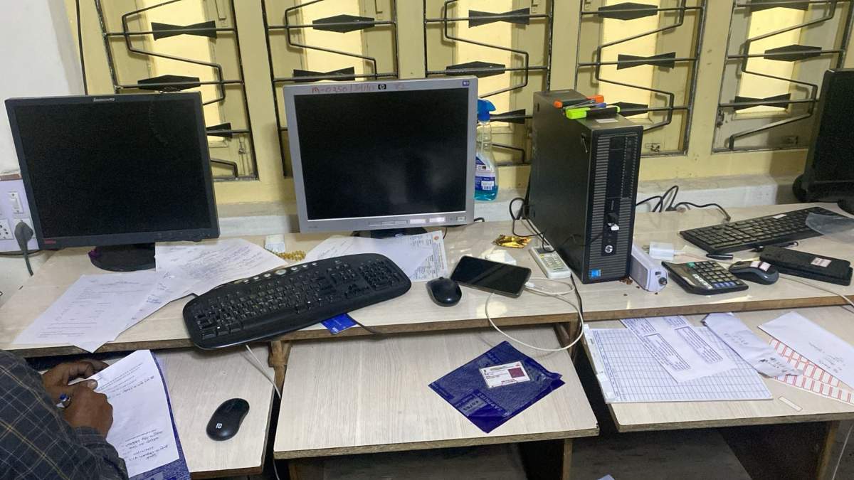 दुबई से संचालित ऑनलाइन गेमिंग सट्टा: गैंग के चार एजेंट इंदौर पुलिस के हत्थे चढ़े, मोबाइल, लैपटॉप समेत एक करोड़ से अधिक का हिसाब-किताब मिला