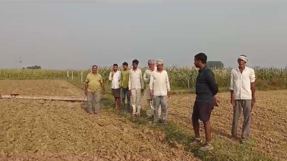 गहरी नींद का इंतजार! आधी रात बदमाशों ने ऐसी वारदात को दिया अंजाम, सुबह उठते ही ग्रामीणों के उड़े होश